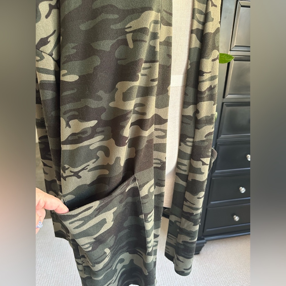 Sanctuary open front camo knit cardigan, size large - Picture 3 of 11